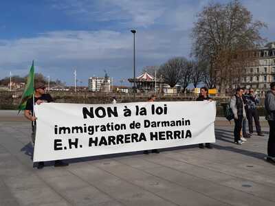 Rassemblement à Bayonne contre la loi immigration de Darmanin (février 2024).